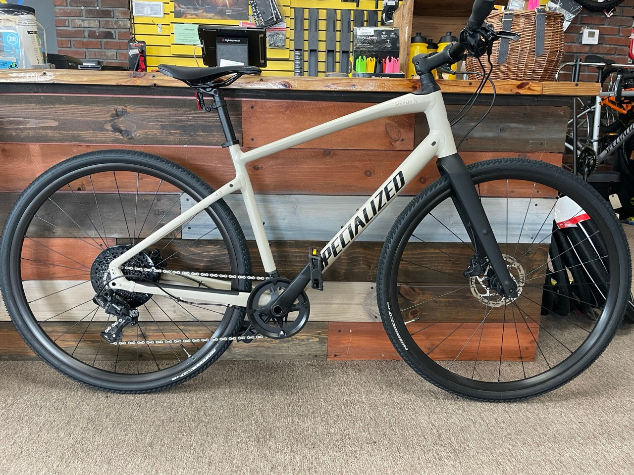 Specialized Sirrus X 4.0 White Mountains/Taupe/Black Reflective - Trade-in - Like New!